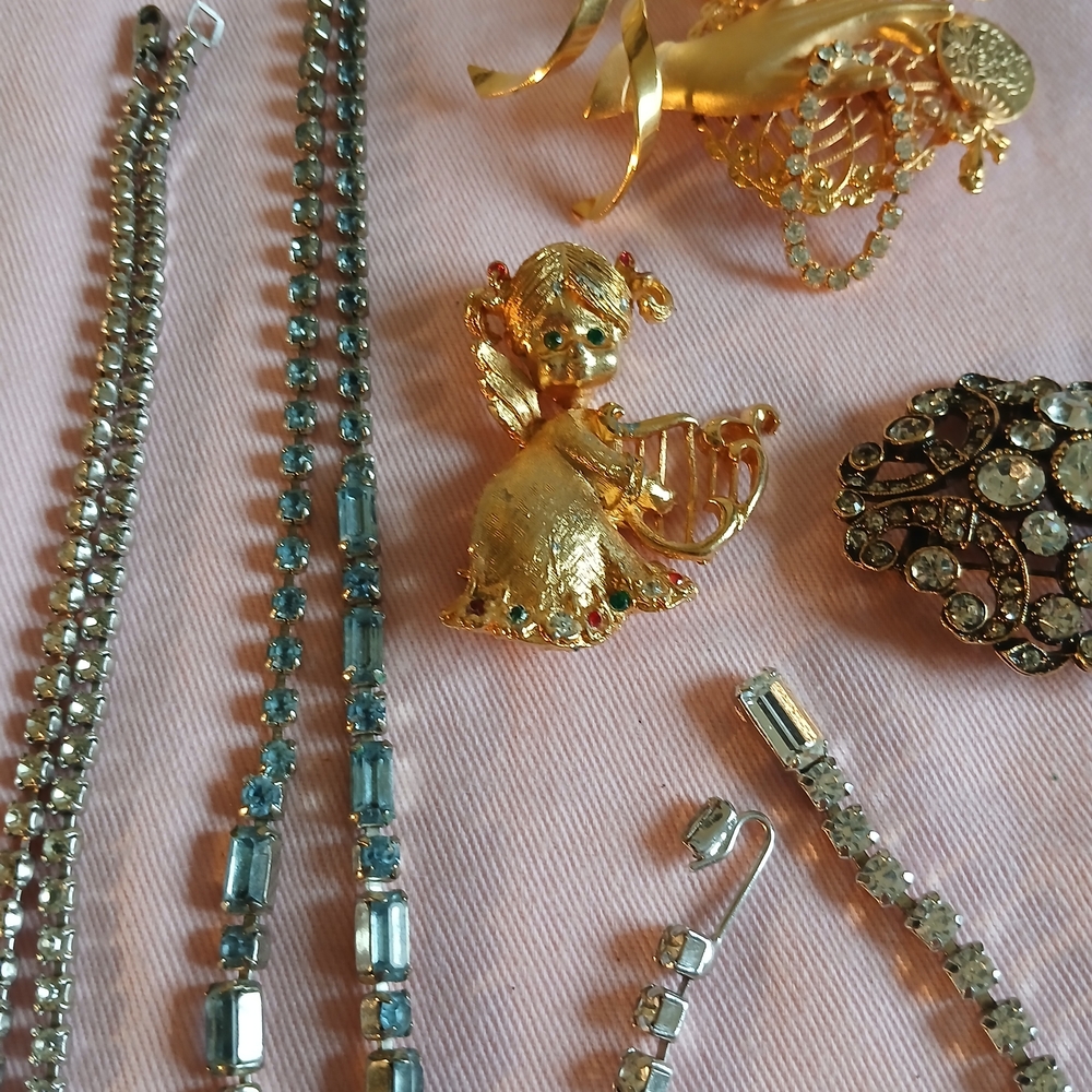 Lot Of Vintage Sparkly Jewelry - Picture 4 of 6